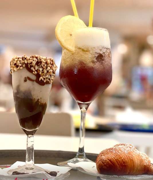 Nell’area food di Maximall,…
